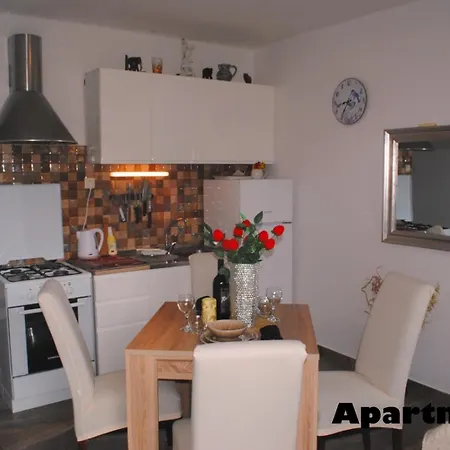 Sunshower And Lejlighed *