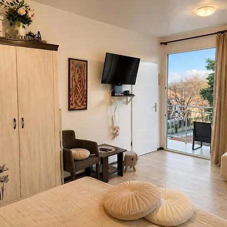 Apartment Sunshower And Split