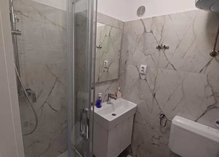 Sunshower And Apartman