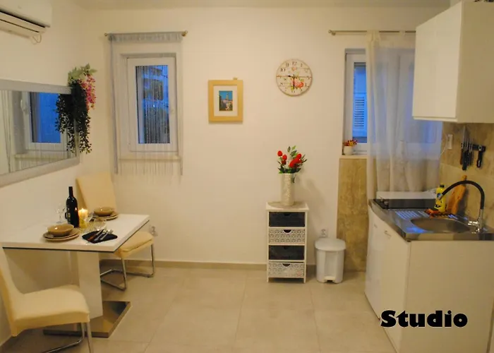 Sunshower And Apartman