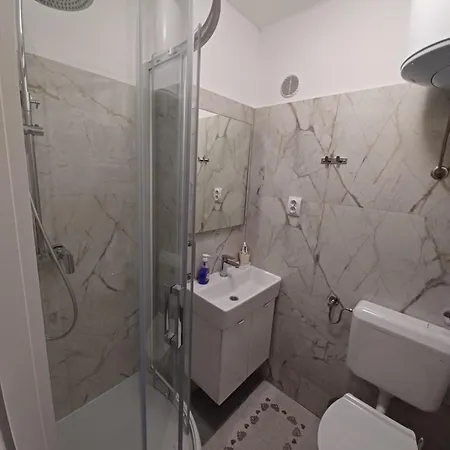 Sunshower And Apartman