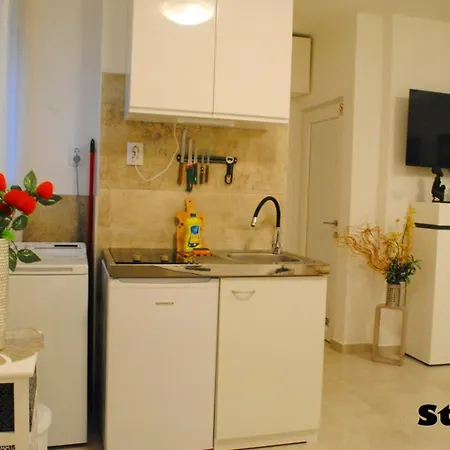 Sunshower And Apartman