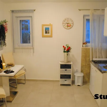 Sunshower And Apartman